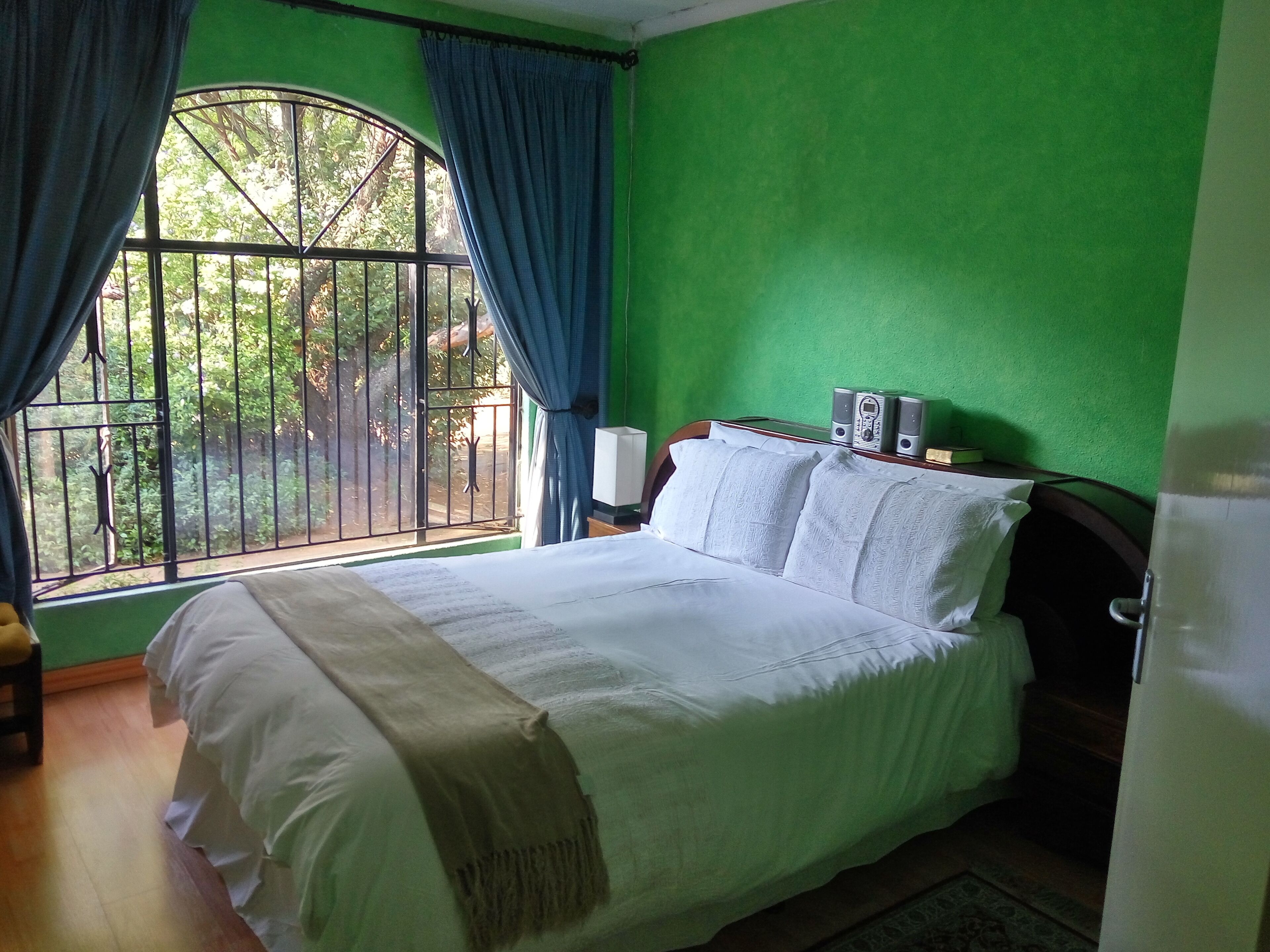 1 dormitori, planxa i posts de planxar, wifi gratuïta i roba de llit 