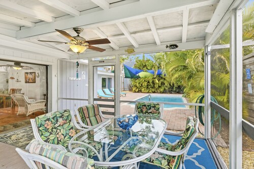 Trish's Beach Retreat with Pool/Spa by Siesta Keys