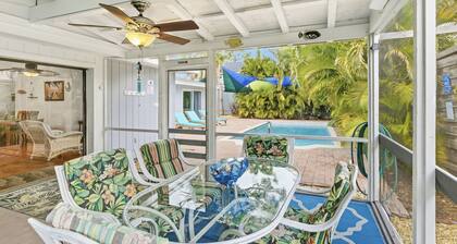 Trish's Beach Retreat with Pool/Spa by Siesta Keys
