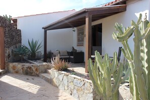 Terrace/patio - Comfortable 1-Bed Bungalow in Parque Holandés (La Oliva)
