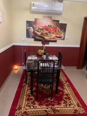 Dining - Lovely Apartment bargain rate, Accra, Ghana (Accra, Ashongman Estate)