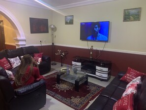 TV, stereo - Lovely Apartment bargain rate, Accra, Ghana (Accra, Ashongman Estate)