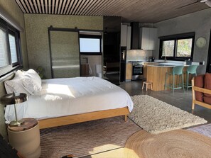 1 habitación, tabla de planchar con plancha, wifi gratis y ropa de cama 