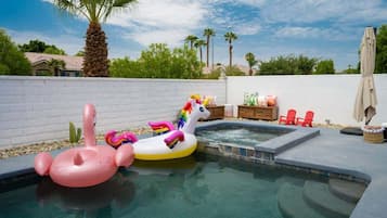 屋外プール、温水プール