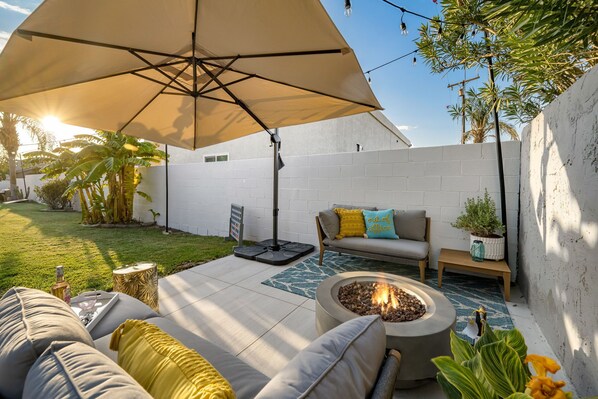 Terrace/patio - This Must Be the Place - Pool, Spa, Games, King Bed (Bermuda Dunes)