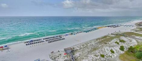 Beach nearby, sun loungers, beach towels