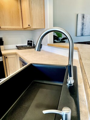 Fridge, microwave, oven, stovetop -  Spacious and Cozy with bonus room! (meridian)