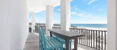 屋外ダイニングエリア