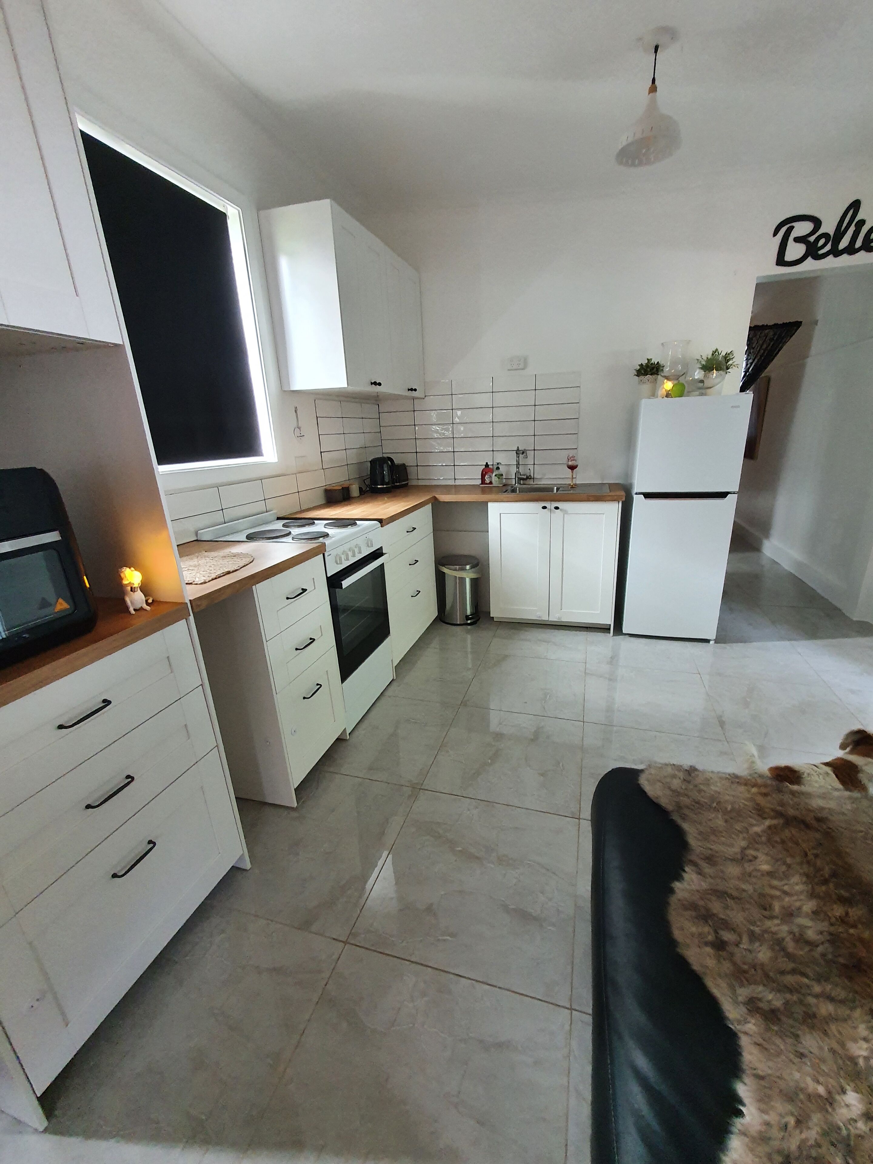 Frigorifero, microonde, forno, bollitore elettrico