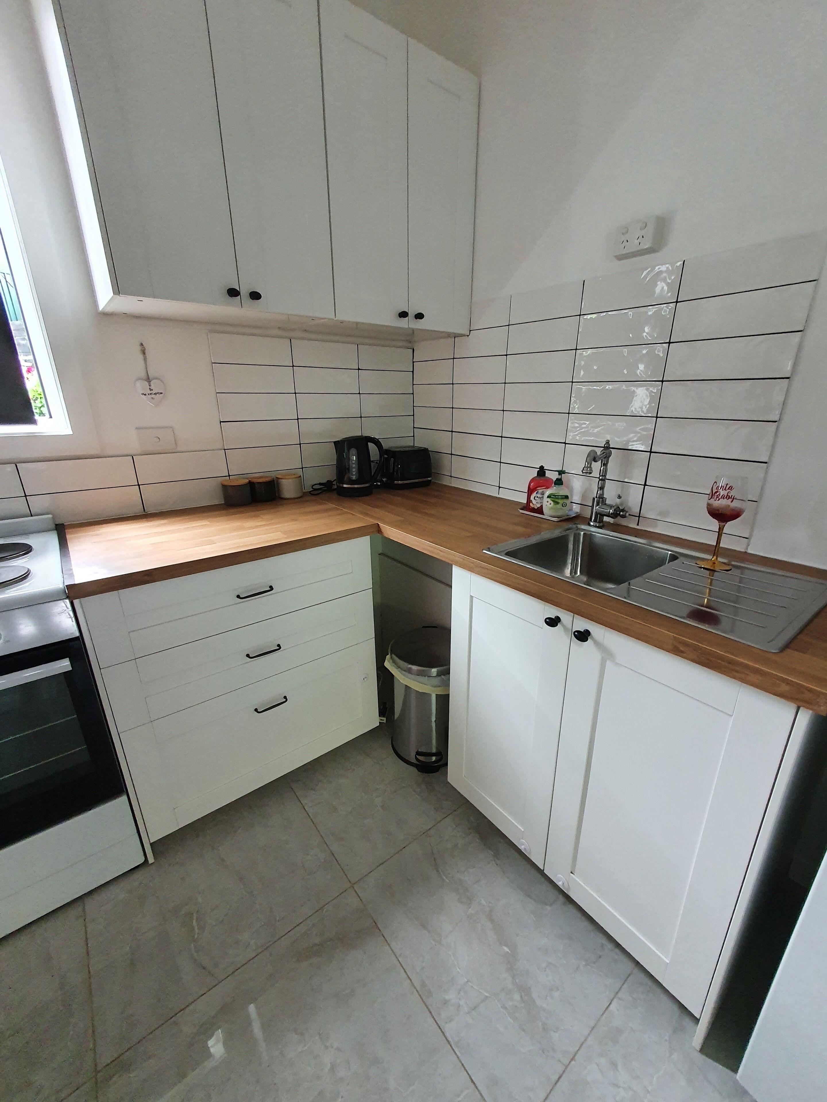 Kühlschrank, Mikrowelle, Ofen, Wasserkocher