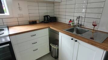 Kühlschrank, Mikrowelle, Ofen, Wasserkocher