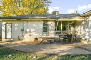 Outdoor dining - Front Yard of Expo Square! (Tulsa)