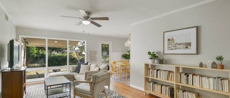 TV connectée, Netflix, livres, services de streaming