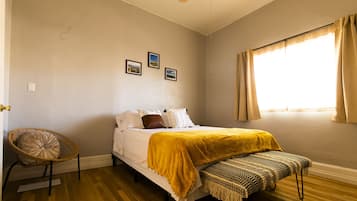 2 habitaciones, escritorio, tabla de planchar con plancha y wifi gratis