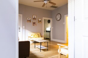 Smart TV, video games - Stay in the heart of Downtown Tucson! Steps to 4th Ave and Congress. (Tucson)