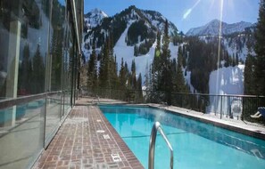 Piscine couverte, piscine extérieure