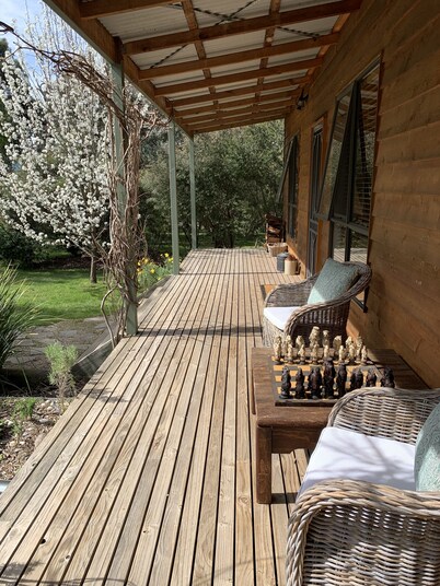 Maddens Cottage - Relax in the heart of the Yarra Valley wine district.
