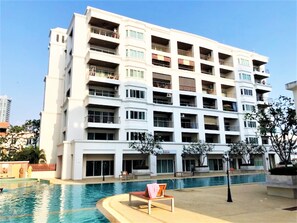 Pool - Large Studio with Balcony - TW Platinum Suites, Jomtien (Muang Pattaya)