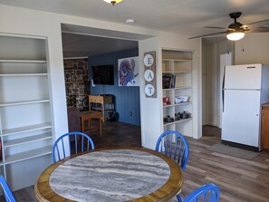 Apartment | Private kitchen | Mini-fridge, microwave, coffee/tea maker, freezer - Slackwater Inn (Buena Vista)
