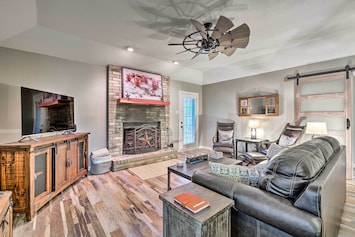 Granbury Vacation Rental | 3BR | 2BA | 1,998 Sq Ft | 3 Steps to Access