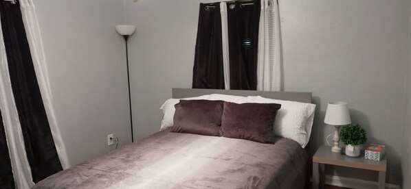 2 makuuhuonetta, työpöytä, ilmainen Wi-Fi