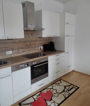 Oven, dishwasher, coffee/tea maker, electric kettle