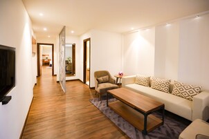 Presidential Suite | Ruang tamu | TV 