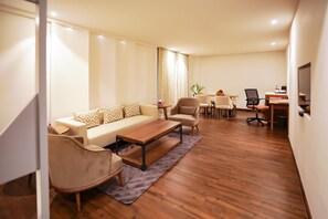 Presidential Suite | Ruang tamu | TV 