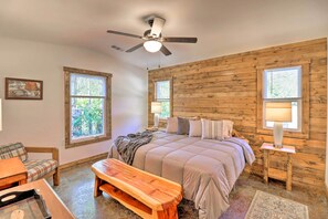 4 habitaciones, tabla de planchar con plancha, cuna de viaje y internet