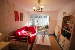 Unclassified image, 2 of 12, button