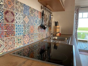 Kjøleskap, mikrobølgeovn, ovn og oppvaskmaskin