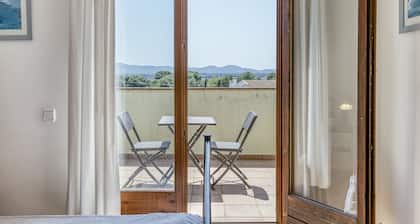 Fantastique villa familiale, proche plage, piscine privée, jardin, terrasses, balcon, clim., Wi-Fi.