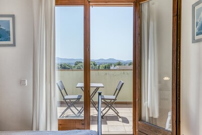 Fantastic Family Villa close to the Beach with Private Pool, Garden, Terraces, Balcony, A/C & Wi-Fi