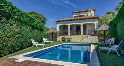 Fantastic Family Villa close to the Beach with Private Pool, Garden, Terraces, Balcony, A/C & Wi-Fi