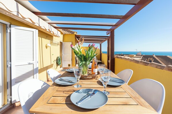 Outdoor dining