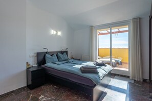 3 bedrooms, iron/ironing board, free WiFi, bed sheets - Apartment 'Modern Penthouse' with Sea View, Wi-Fi and Air Conditioning (Fuengirola)