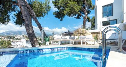 Holiday Home 'Modern Townhouse with Stunning View' with Sea View, Wi-Fi and Air Conditioning