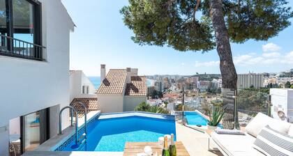 Holiday Home 'Modern Townhouse with Stunning View' with Sea View, Wi-Fi and Air Conditioning