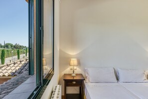 3 عدّة غرف نوم ومكواة/لوح كي وواي فاي مجانًا وملاءات أسرّة