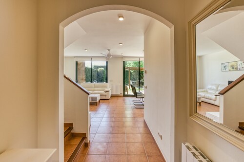 Villa Brenda Torremirona Resort with Shared Pool, Garden, Terraces, BBQ & Wi-Fi