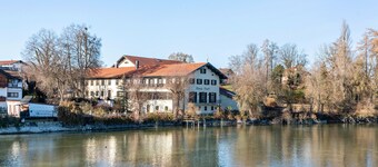 Modern Apartment "Seebruck" with Balcony & Wi-Fi