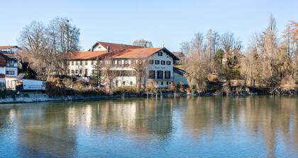 Modern Apartment "Seebruck" with Balcony & Wi-Fi