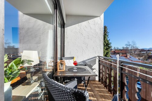 Modern Apartment "Seebruck" with Balcony & Wi-Fi