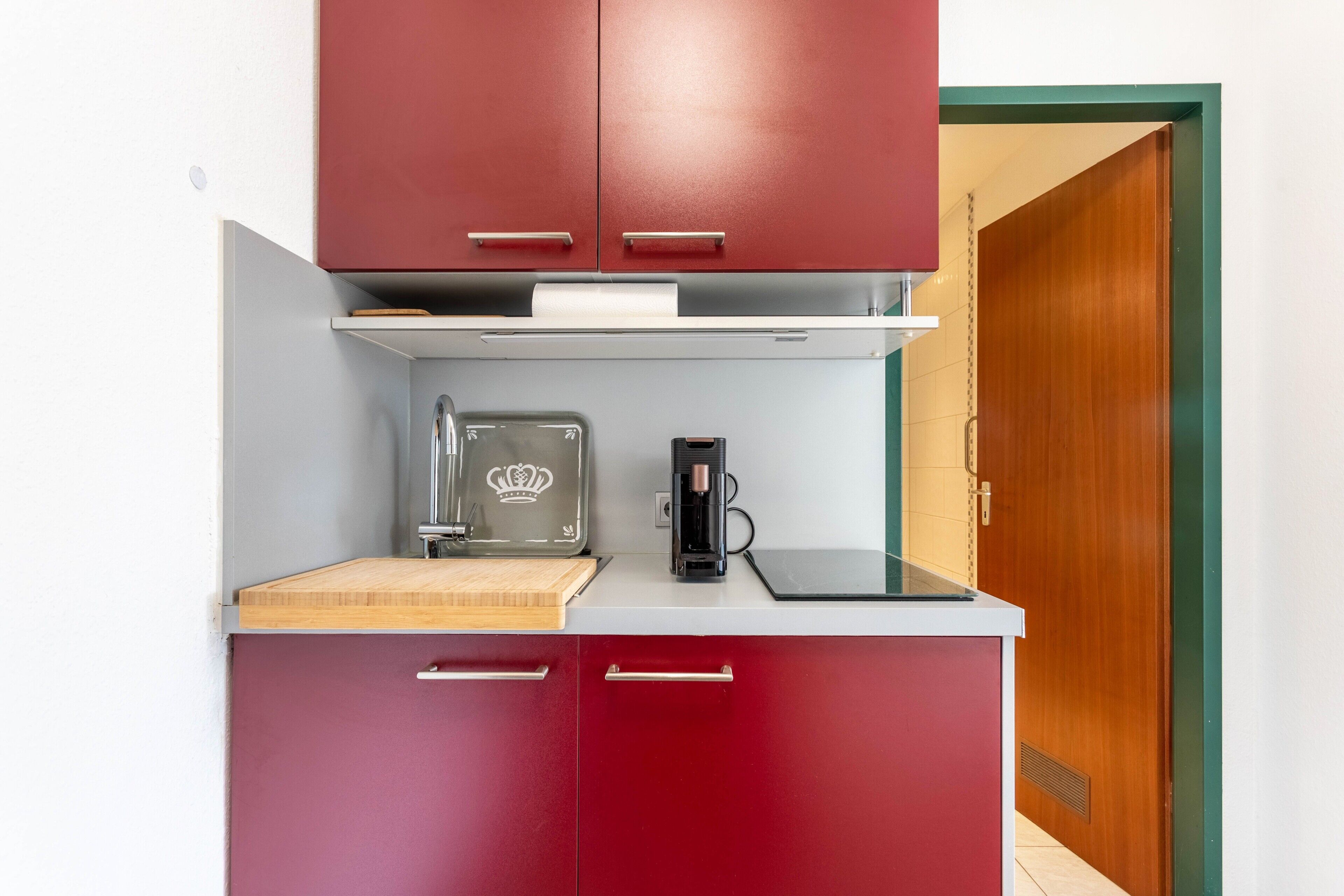 Fridge, stovetop, coffee/tea maker, electric kettle