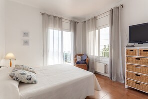 5 bedrooms, iron/ironing board, free WiFi, bed sheets