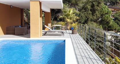 Villa 'Maison de vacances dans un jardin avec vue' avec piscine, Wi-Fi, terrasse et jardin