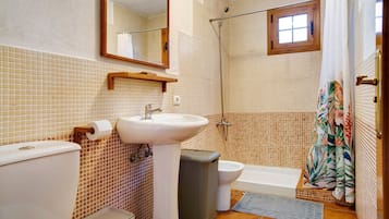 Een douche, een haardroger, handdoeken