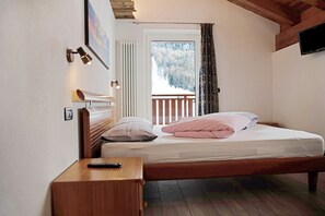 1 quarto, Wi-Fi de cortesia, roupa de cama