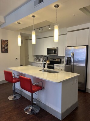 Fridge, microwave, oven, dishwasher - Pool View Furnished Apartment in Spring, TX (Spring)