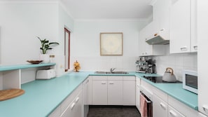 Dishwasher, espresso maker, coffee/tea maker